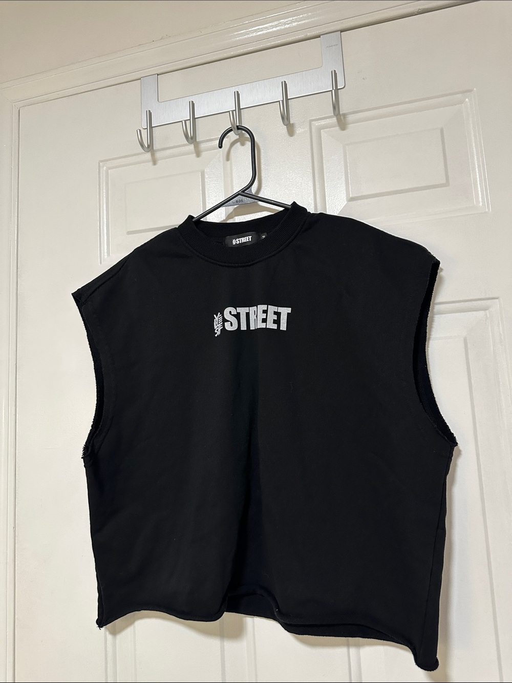 Black Sleeveless Cropped Tank Top for Women